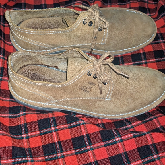 These are Safari boots, commons for safari tours in Kenya. They are all leather. - Picture 2 of 7